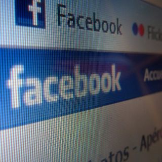 Mujeres, metidas en las redes sociales