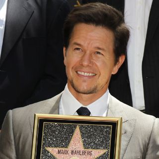 El actor Mark Wahlberg recibió una estrella en el Paseo de la Fama