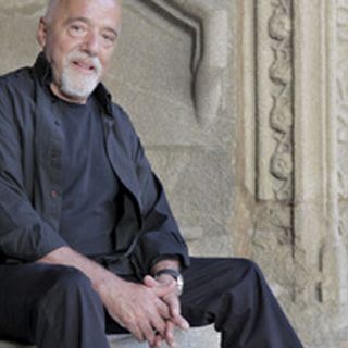El escritor Paulo Coelho está de regreso