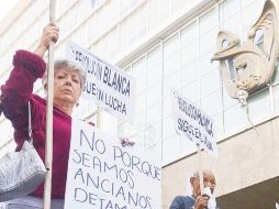 Pensionarios se manifestaron por la resolución de la SCJN para disminuir las pensiones del IMSS. EL UNIVERSAL  /