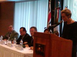 La embajadora Judith MacGregor, durante el evento de clausura del diplomado “Mejorando la competitividad en Jalisco”. R. ZAPATA  /