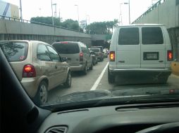 El tráfico para llegar al Estadio Chivas, desde Av. Vallarta y Rafael Sanzio. G. LÓPEZ  /