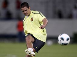 Javier Hernández, durante las prácticas de ayer con el Manchester United. REUTERS  /