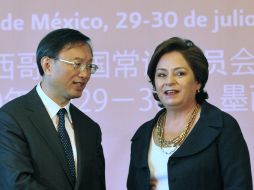 Patricia Espinosa y Yang Jiechi luego de la Reunión de la Comisión Binacional México-China, en Ciudad de México. EFE  /