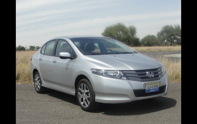 Estéticamente ambos coches son similares.  /