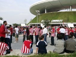Actividad de los aficionados afuera del Estadio. E. PACHECO  /