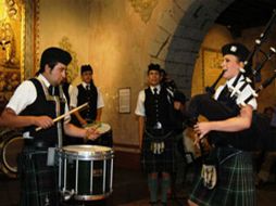 Contiene una fusión de jarabes y sones mexicanos con ritmos escoceses de gaita. CONACULTA  /