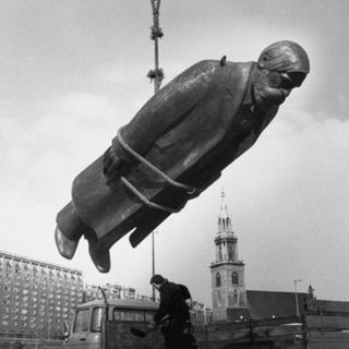 MoMA expone relación entre foto y escultura