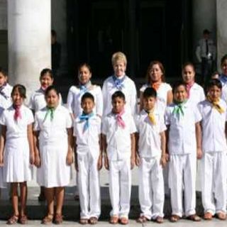 Jóvenes ofrecen concierto en español y náhuatl