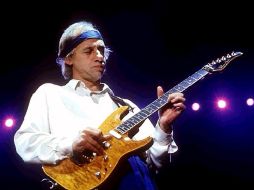 Mark Knopfler es uno de los músicos de la vieja guardia más respetados por el público. ESPECIAL  /