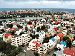 Las calles de la ciudad de Reikiavik ofrecen diferentes alternativas de entretenimiento.. ESPECIAL  /