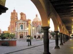 El centro de Tequisquiapan es muy pintoresco, con casitas con balcón, pintadas de amarillo, verde y púrpura. ESPECIAL  /