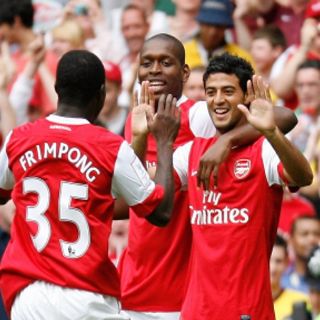 Vela anota en el triunfo de Arsenal