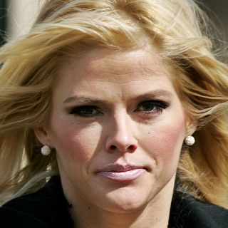 Interrogan a posible jurado en caso de Anna Nicole Smith