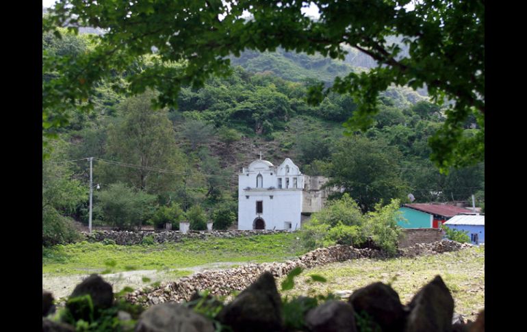 La iglesia de Atemanica del siglo XVII e incluso tiene una inscripción en el techo de una restauración que se hizo en el XIX.E. PACHECH  /