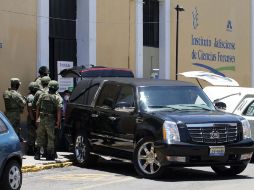 Durante la entrega de los cuerpos de los dos narcotraficantes que resultaron muertos tras operativos. A. CAMACHO  /