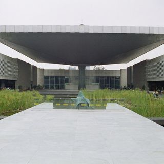 Felipe Calderón declara como Monumento Artístico al Museo de Antropología