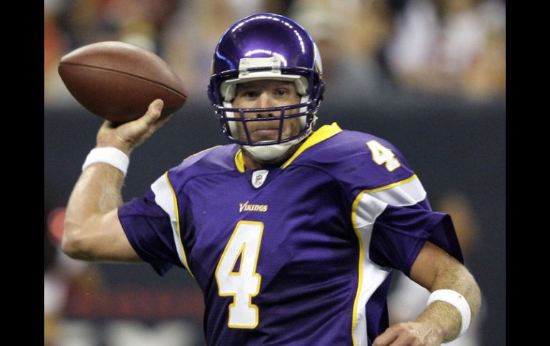 Brett Favre de 40 años, no jugará la siguiente temporada de la NFL. AP  /