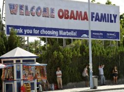 La localidad recibe a Michelle Obama y a su hija menor con entusiasmo. EFE  /