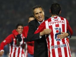 José Luis Real se muestra contento por el rendimiento de los jugadores del Rebaño. AP  /