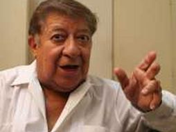 Elementos del Cuerpo de Bomberos del estado también llegaron al teatro para una guardia de honor. ESPECIAL  /