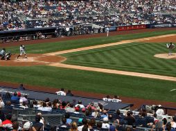 Momento en el que 'A-Rod' conecta su cuadrangular 600, en la primera entrada contra los Azulejos. AFP  /