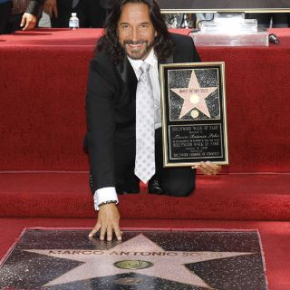 Marco Antonio Solís devela estrella en Hollywood