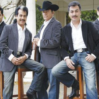 Los Tigres del Norte podrían escribir corrido al Presidente Calderón