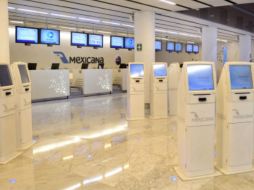 Las oficinas de venta de boletos de la aerolínea lucieron ayer desiertas. EFE  /