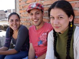 La productora Laura López y los actores Copatzin Borbón y Arcelia Maisterrena de la propuesta Valentina y Valentona.A. HINOJOSA  /