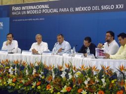 Funcionarios durante la tercer ponencia “Iniciativas de Reforma Policial en México”. ESPECIAL  /