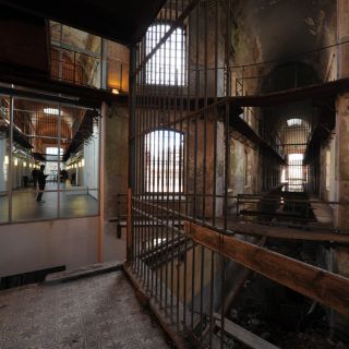 El arte se apodera de las celdas de una antigua cárcel uruguaya