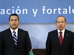 El secretario de Gobernación con el Presidente  Calderón durante el 'Diálogo por la seguridad'. NTX  /