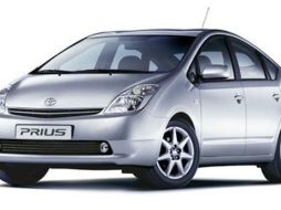 El segundo modelo híbrido es el Pirus de Toyota. ESPECIAL  /