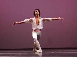 El joven bailarín Esteban Hernández participó en la gala de clausura de Pirouetteando.A. HINOJOSA  /