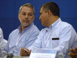 Emilio González, escucha al secretario de Seguridad Pública Federal, Genaro García Luna, en el foro  sobre seguridad. ESPECIAL  /