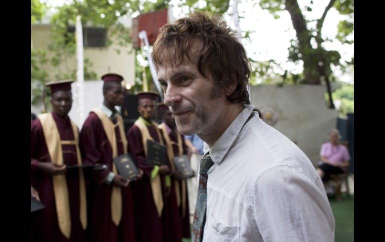 El músico dijo que hace la parte que le corresponde, pero que todavía falta mucha ayuda. AP  /