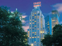 Frente al famoso parque de Nueva York hay una variedad de hoteles de lujo, entre ellos destaca El Jumeirah Essex House.ESPECIAL  /