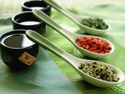 La medicina tradicional se integra de mezclas de ingredientes y plantas. ESPECIAL  /