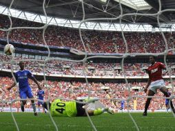 Foto de acción del Gol a favor del Manchester United. REUTERS  /