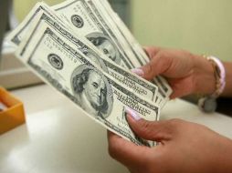 La divisa estadounidense se oferta en un máximo de 12.24 pesos, y en un mínimo de 11.90 pesos. A. CAMACHO  /