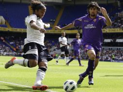 Giovani dos Santos (izq.), permanecerá en el Tottenham.  /