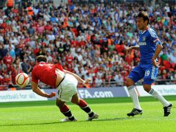 Hernández primero trató de rematar con el pie, pero el balón se estrelló en su rostro antes de entrar a las redes del Chelsea. MEXSPORT  /