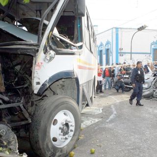 Defiende líder de la CROC a choferes del transporte público