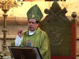 El cardenal Norberto Rivera ofrece la misa dominical en la Catedral Metropolitana, en el Distrito Federal. EL UNIVERSAL  /