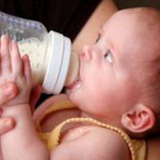 Leche materna levanta sospechas en China