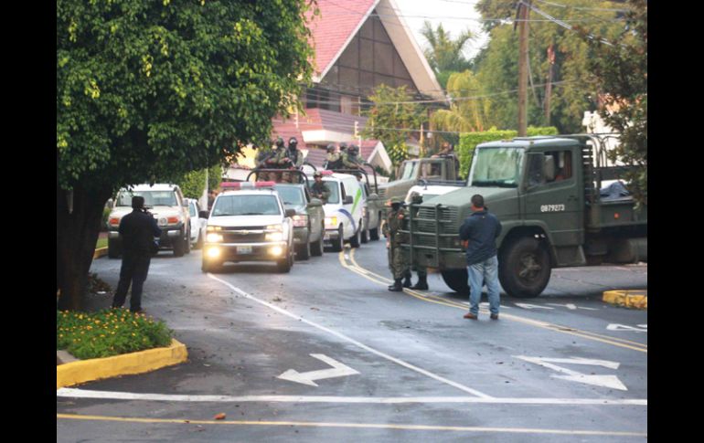 Aspecto del traslado del capo de la droga de Colinas de San Javier al Semefo. ARCHIVO  /
