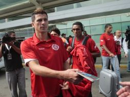 Los jugadores del Internacional de Porto Alegre en su llegada a Guadalajara. A. NUÑEZ  /