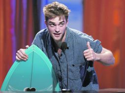 Robert Pattinson se llevó varios premios, incluyendo el de Estrella masculina del verano por Eclipse. AP  /