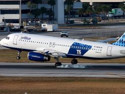 El auxiliar lanzó insultos grotescos contra el pasajero. ESPECIAL  /